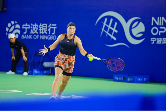 发力下滑且 发力下滑且